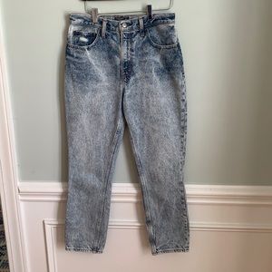 Abercrombie & Fitch High Rise Mom Jeans Acid Wash